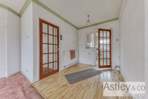 dining room- click for photo gallery